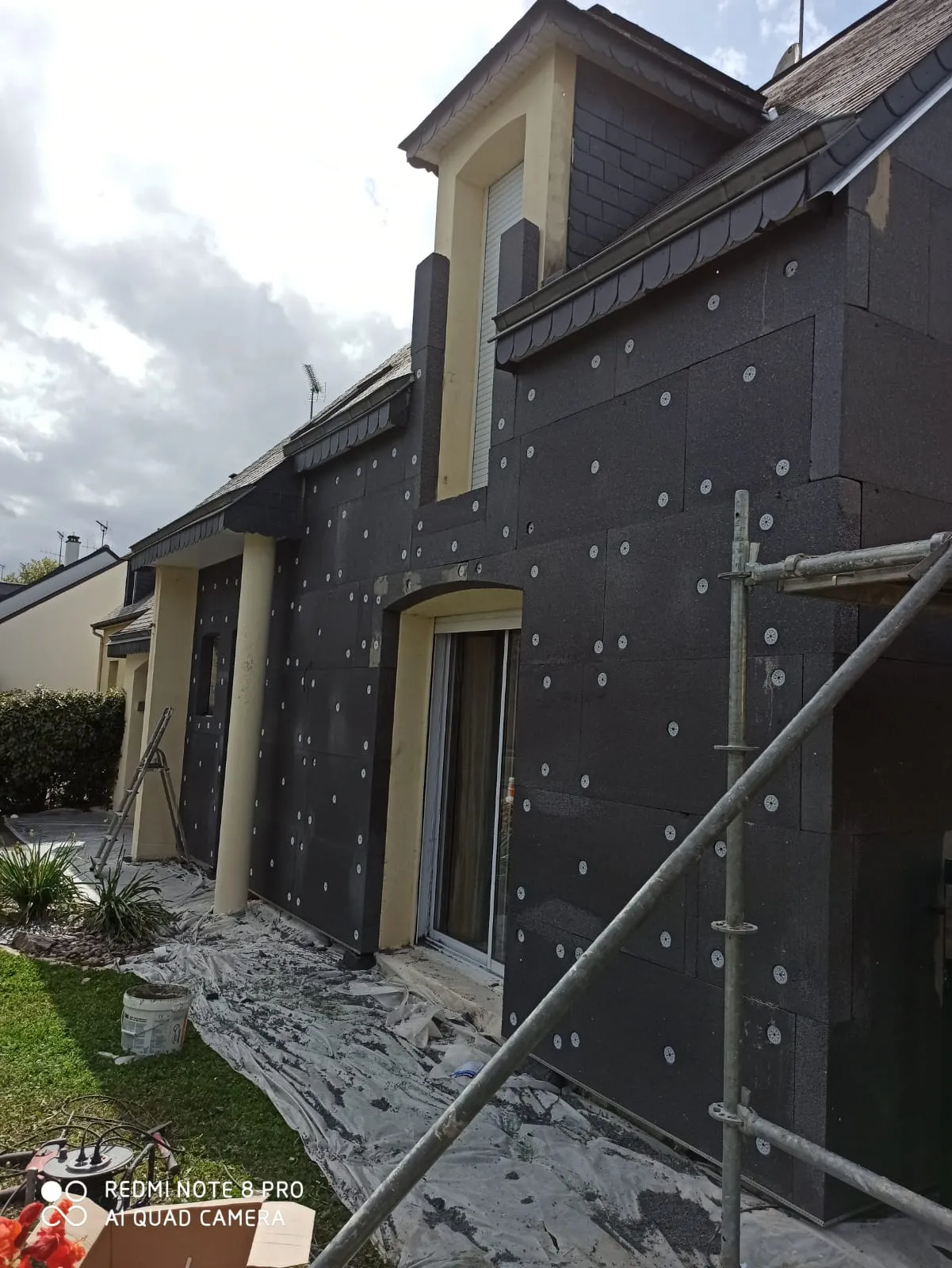 Pendant — Pavillon contemporain